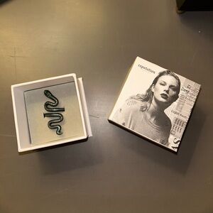 Taylor Swift Reputation Green Snake Ring